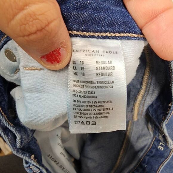American Eagle Women's Size 10 Relaxed Mom Jeans Distressed - Picture 8 of 10